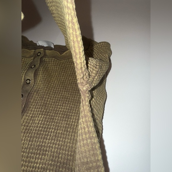 Zenana Pigment-dyed, Waffle-Knit, Long-Sleeve Henley Shirt Size Small Olive - Picture 5 of 8